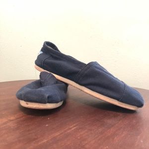 TOMS size 7 Navy Classics